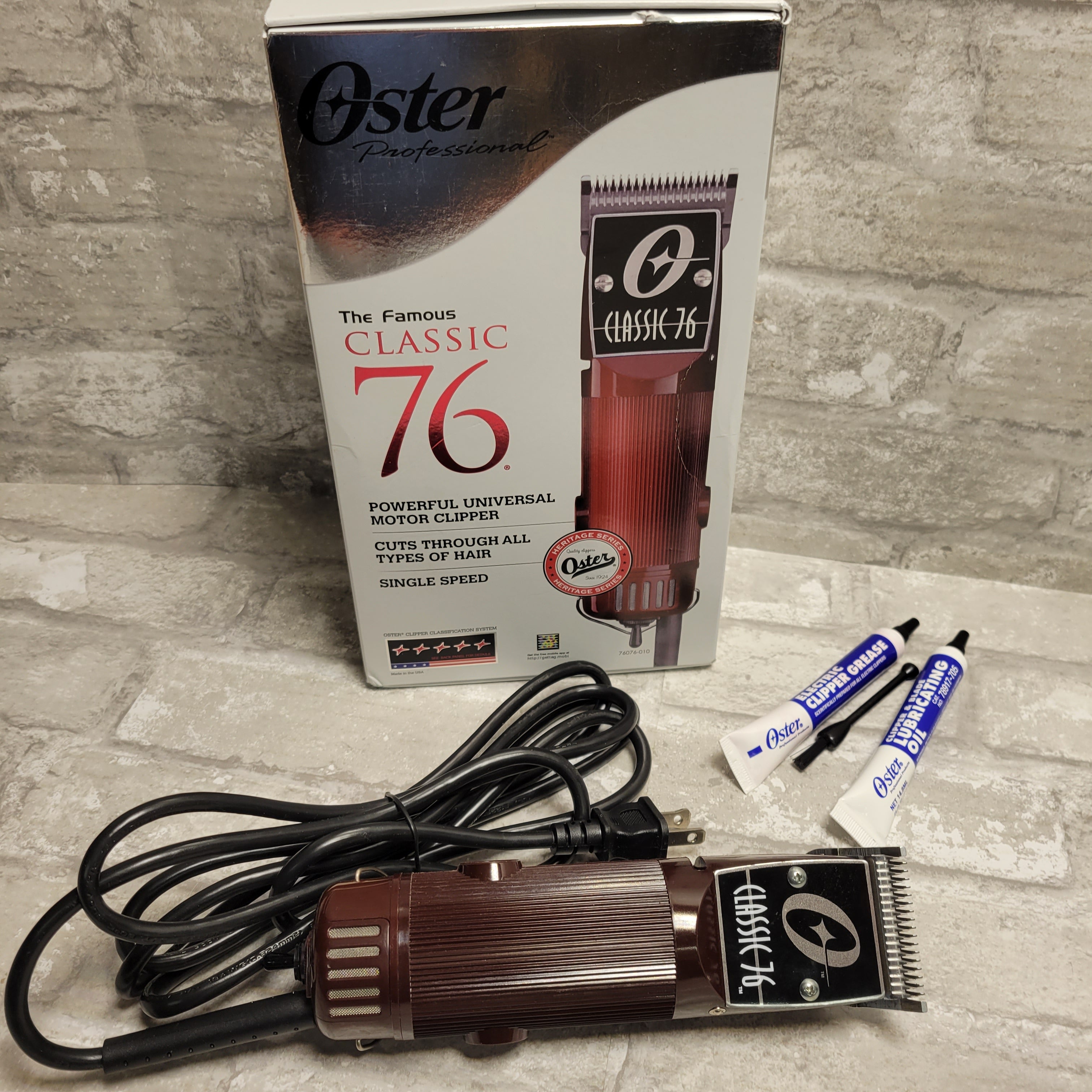 Oster Classic 76 Universal Motor Clipper with Detachable Blades 76076-010 (8037907169518)
